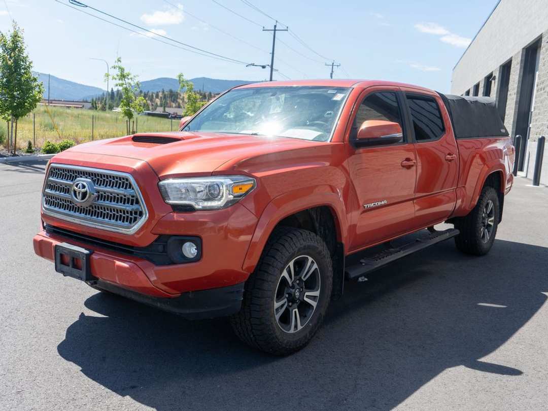 2016 Toyota Tacoma TRD Sport - Image 3