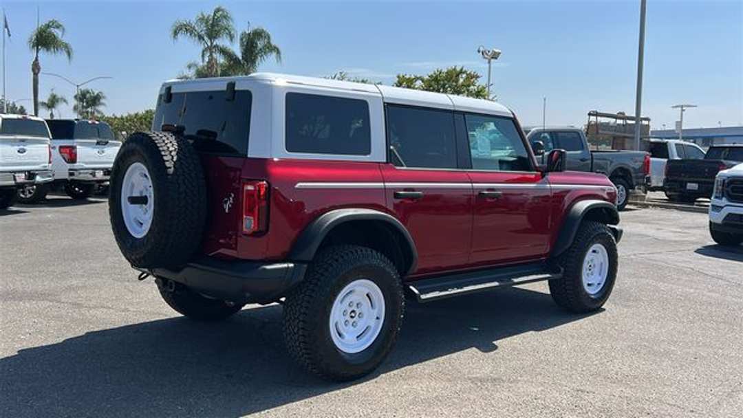2026 Ford Bronco Heritage Edition - Image 3