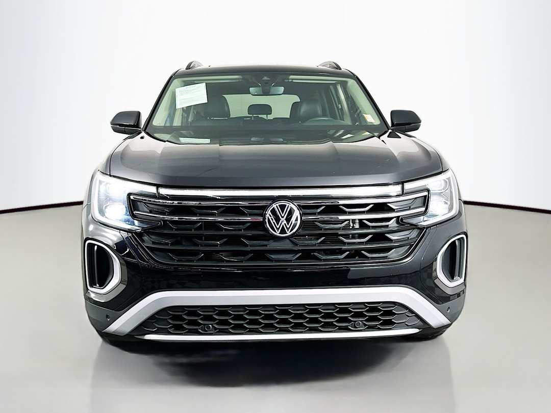 2024 Volkswagen Atlas 2.0T Peak Edition SE w/Technology - Image 2
