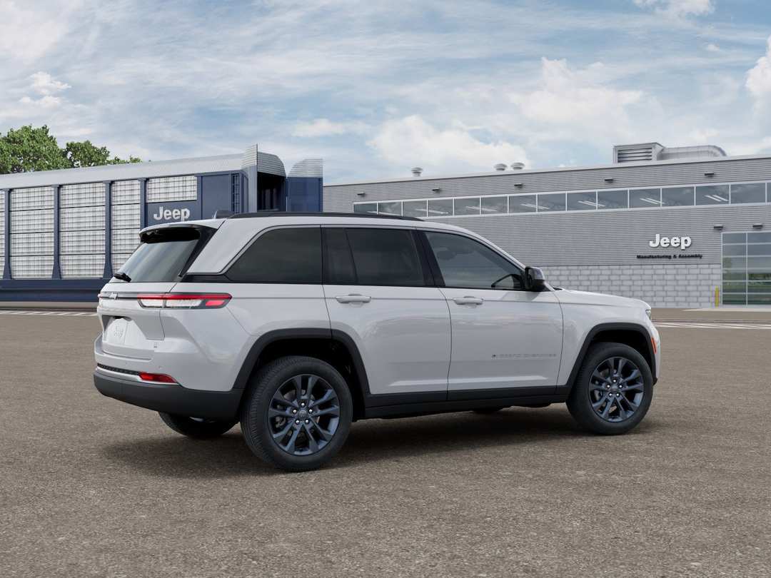 2026 Jeep Grand Cherokee 85th Anniversary Edition - Image 2