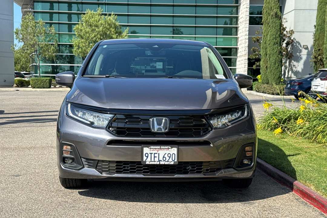 2025 Honda Odyssey Touring - Image 3