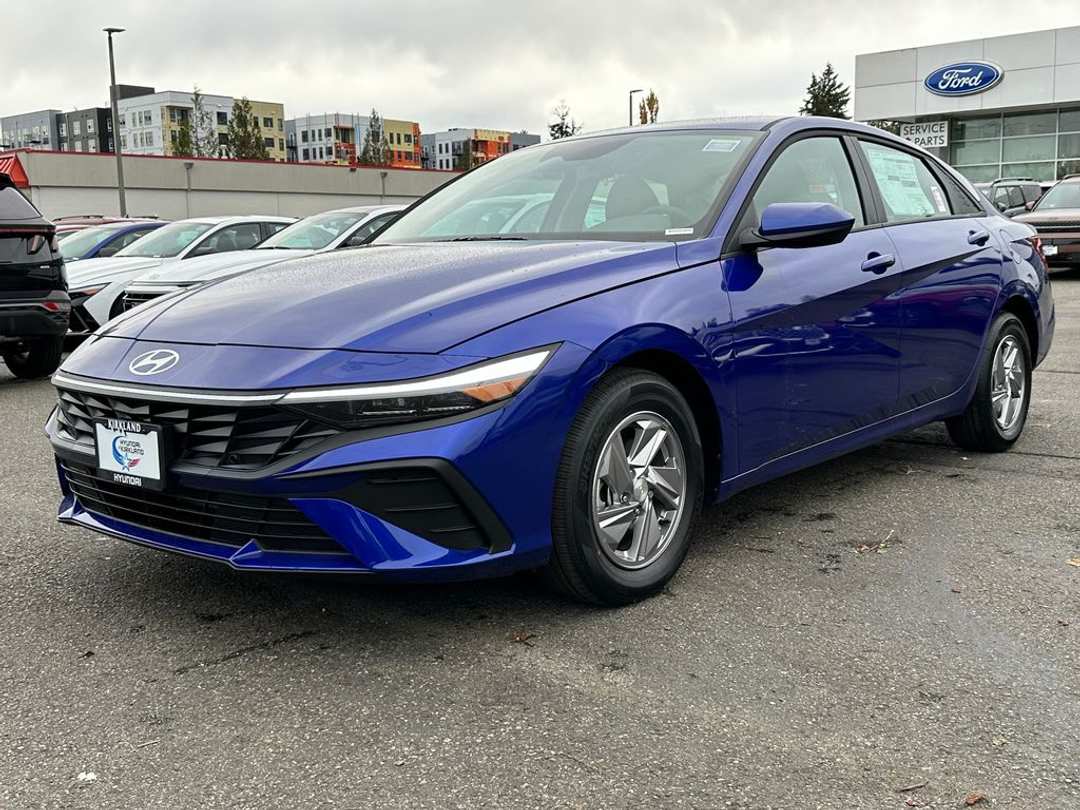 2025 Hyundai Elantra SE - Image 3