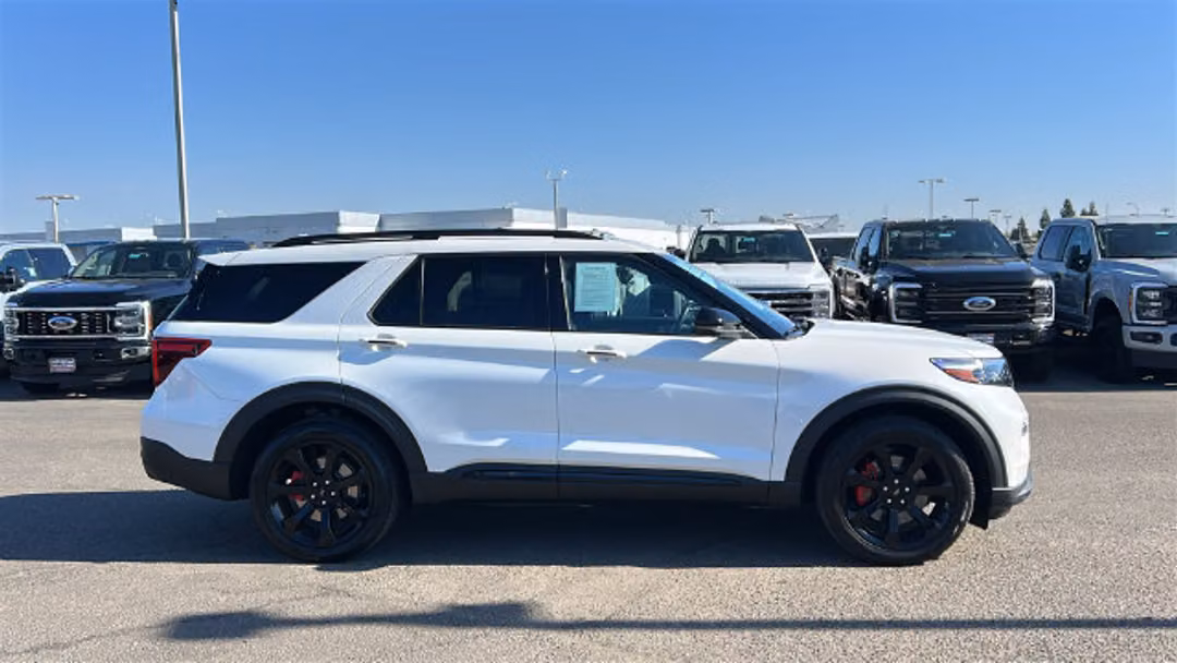 2024 Ford Explorer ST - Image 2