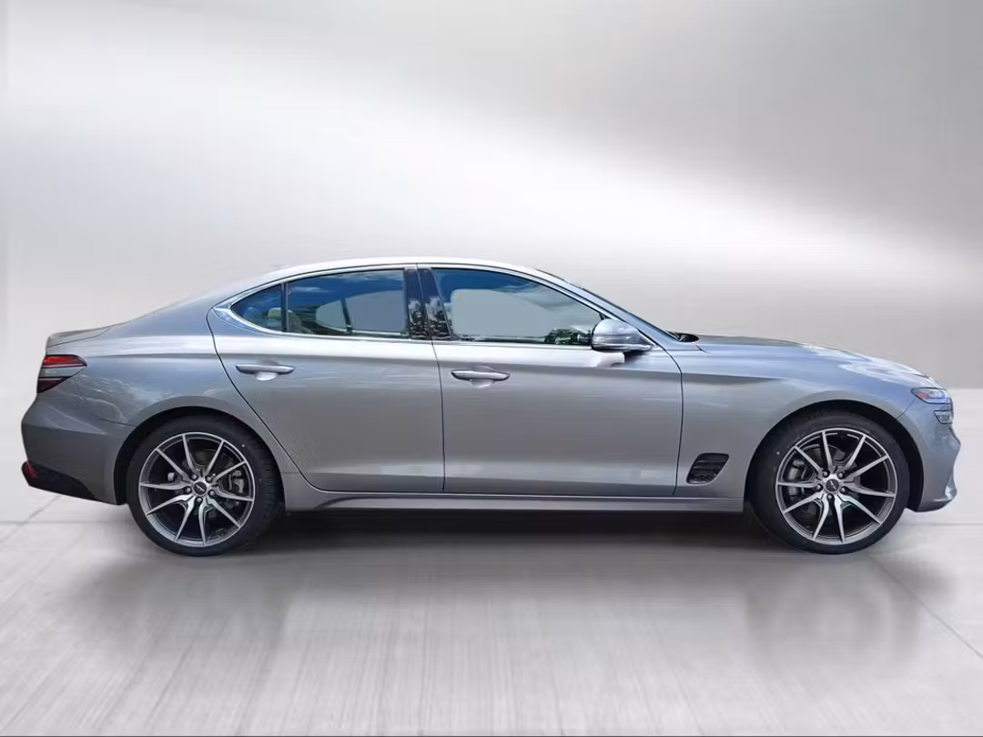 2023 Genesis G70 2.0T - Image 2