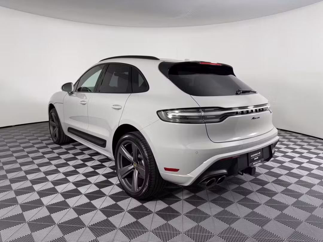 2026 Porsche Macan - Image 3