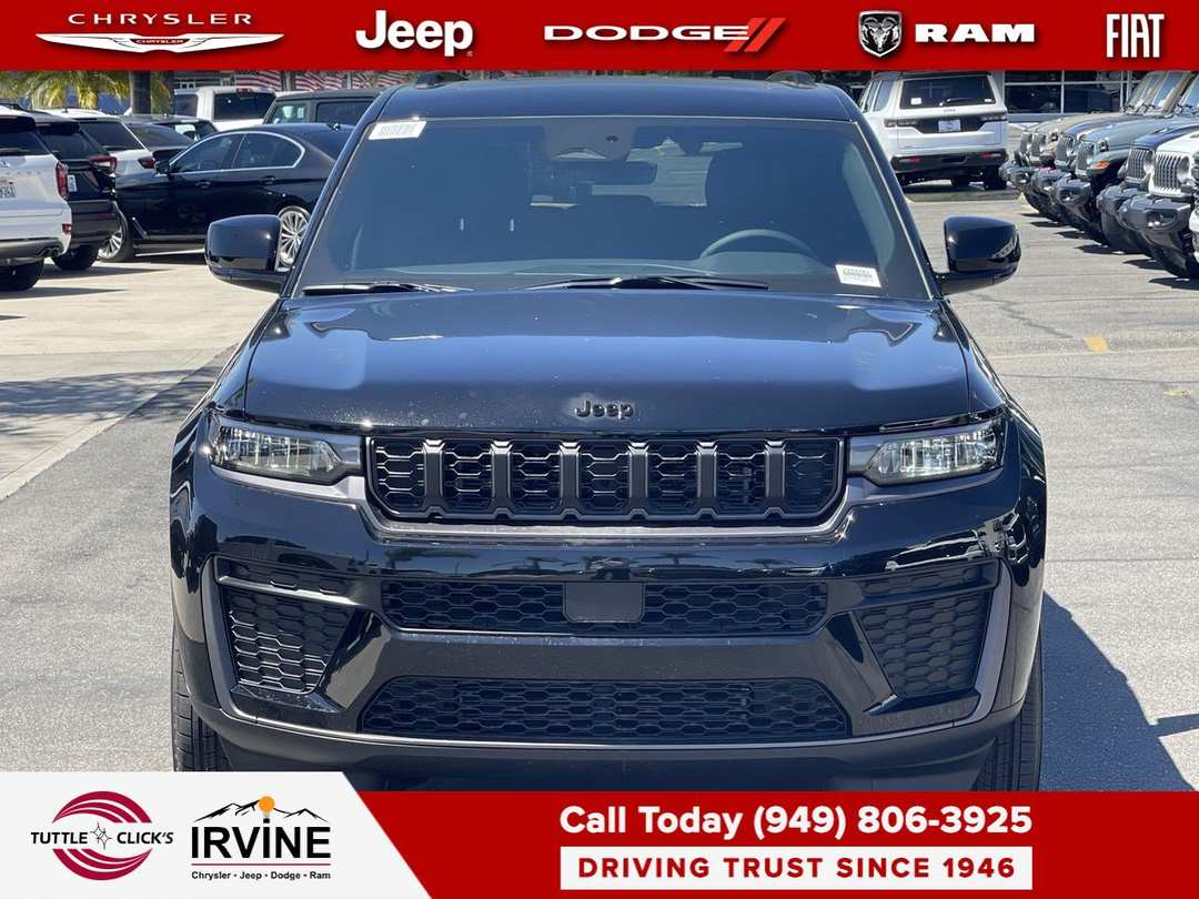 2026 Jeep Grand Cherokee Laredo Altitude - Image 2