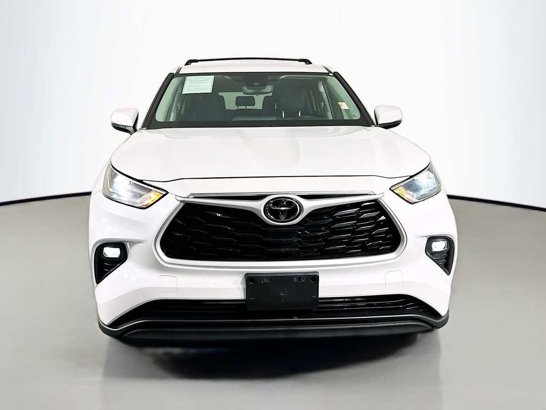 2022 Toyota Highlander LE - Image 2