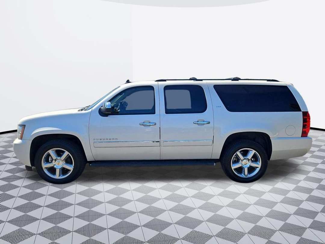2014 Chevrolet Suburban 1500 LTZ - Image 3