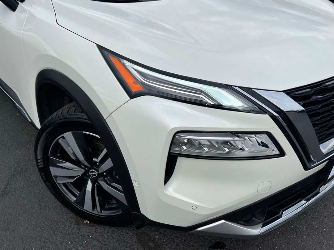 2023 Nissan Rogue Platinum - Image 2
