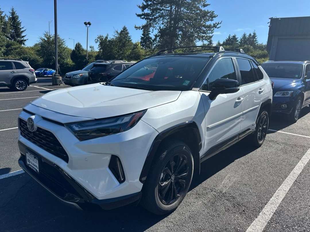 2023 Toyota Rav4 Hybrid XSE - Image 2