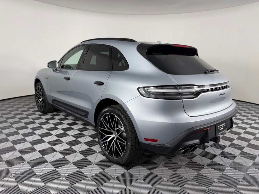 2026 Porsche Macan - Image 3
