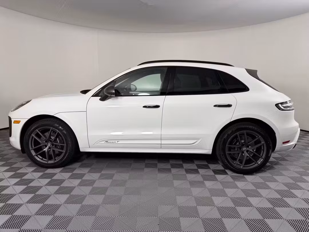 2026 Porsche Macan T - Image 2