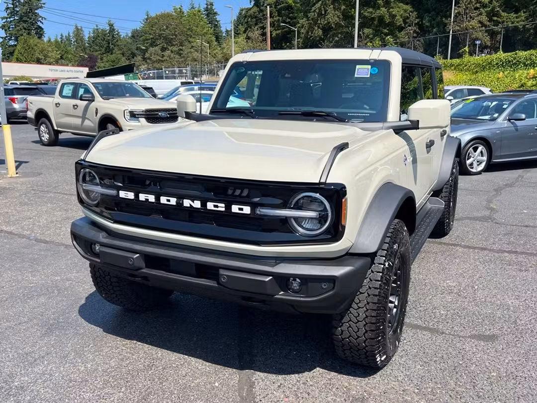 2026 Ford Bronco Outer Banks - Image 3