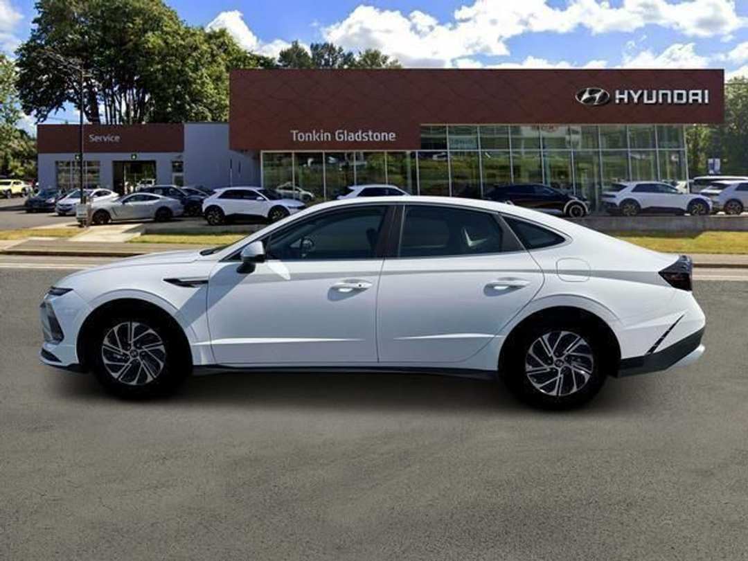 2026 Hyundai Sonata Hybrid Blue - Image 3