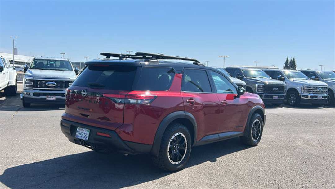 2025 Nissan Pathfinder Rock Creek - Image 3