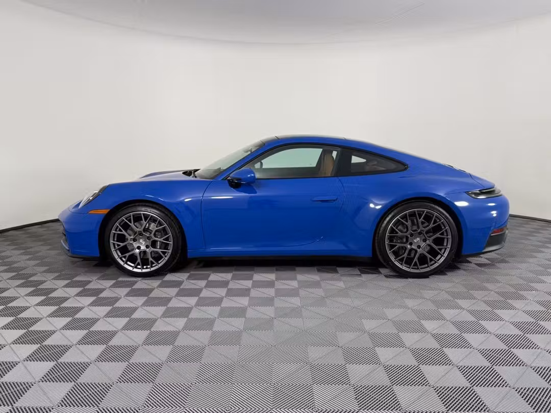 2025 Porsche 911 - Image 2
