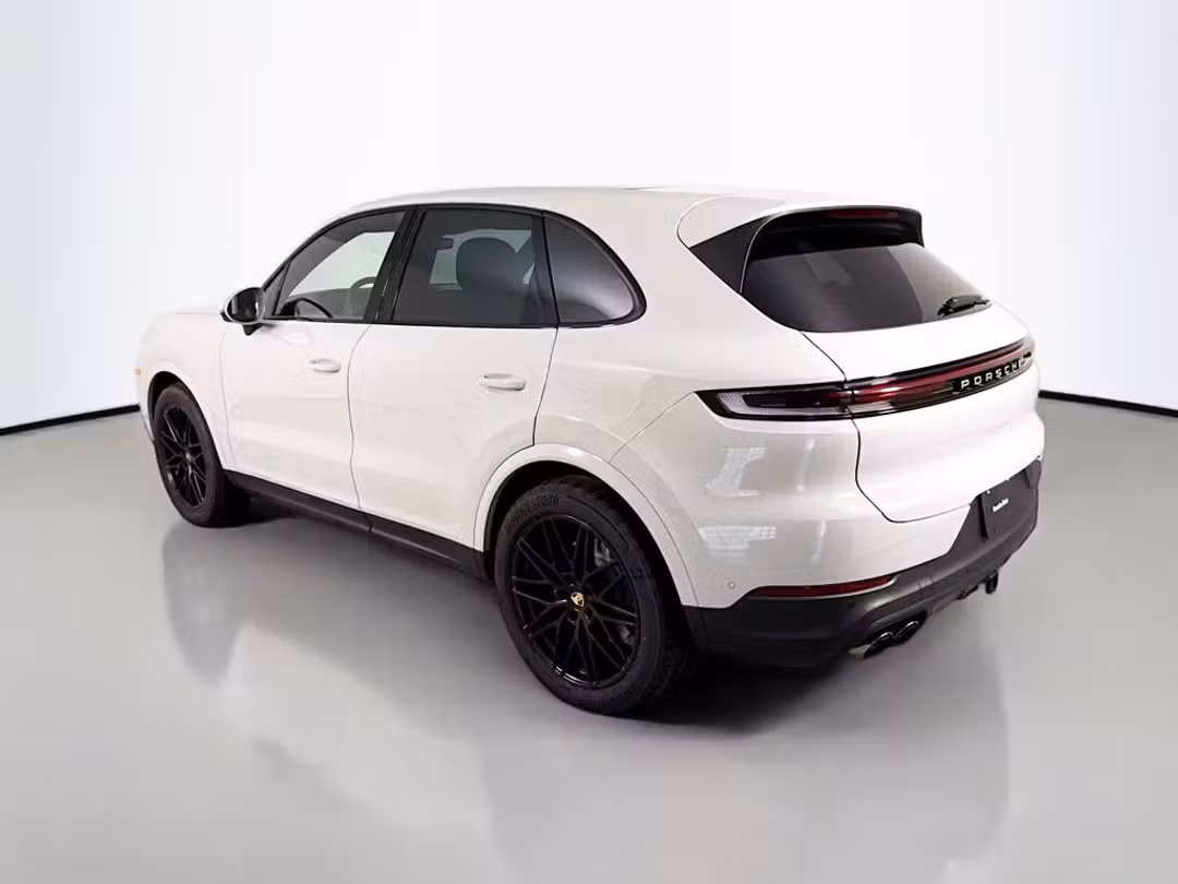2025 Porsche Cayenne - Image 3
