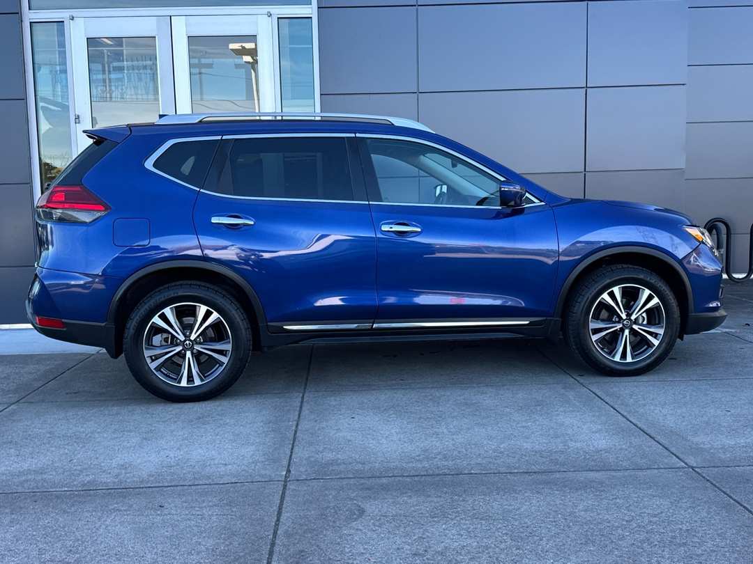 2017 Nissan Rogue SL - Image 3