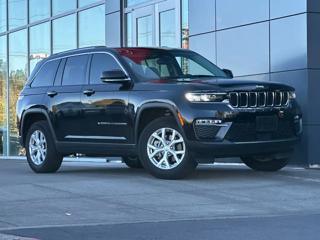 2023 Jeep Grand Cherokee Limited - Image 2