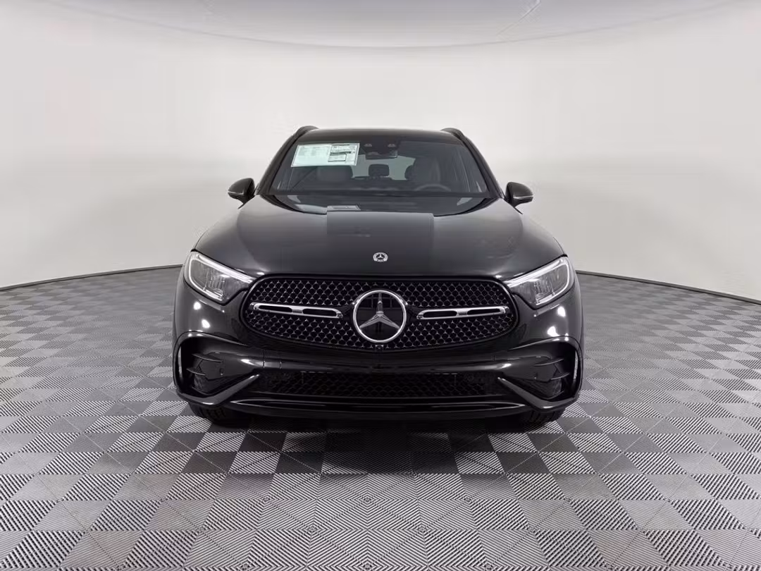 2027 Mercedes-Benz GLC 300 - Image 2