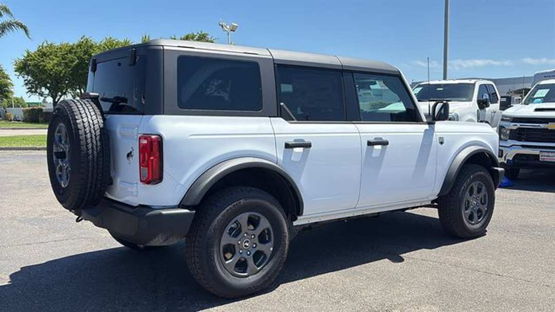 2026 Ford Bronco Big Bend - Image 3