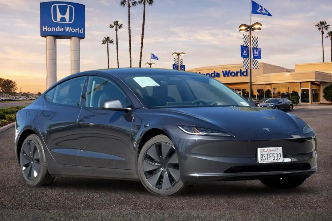2025 Tesla Model 3 Long Range - Image 2