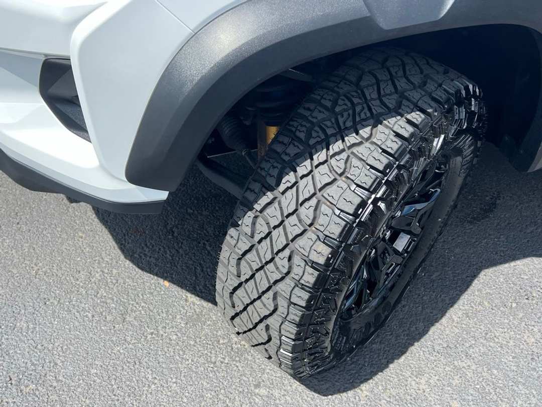 2025 Chevrolet Colorado ZR2 - Image 3