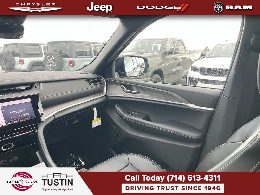 2027 Jeep Grand Cherokee Limited - Image 3