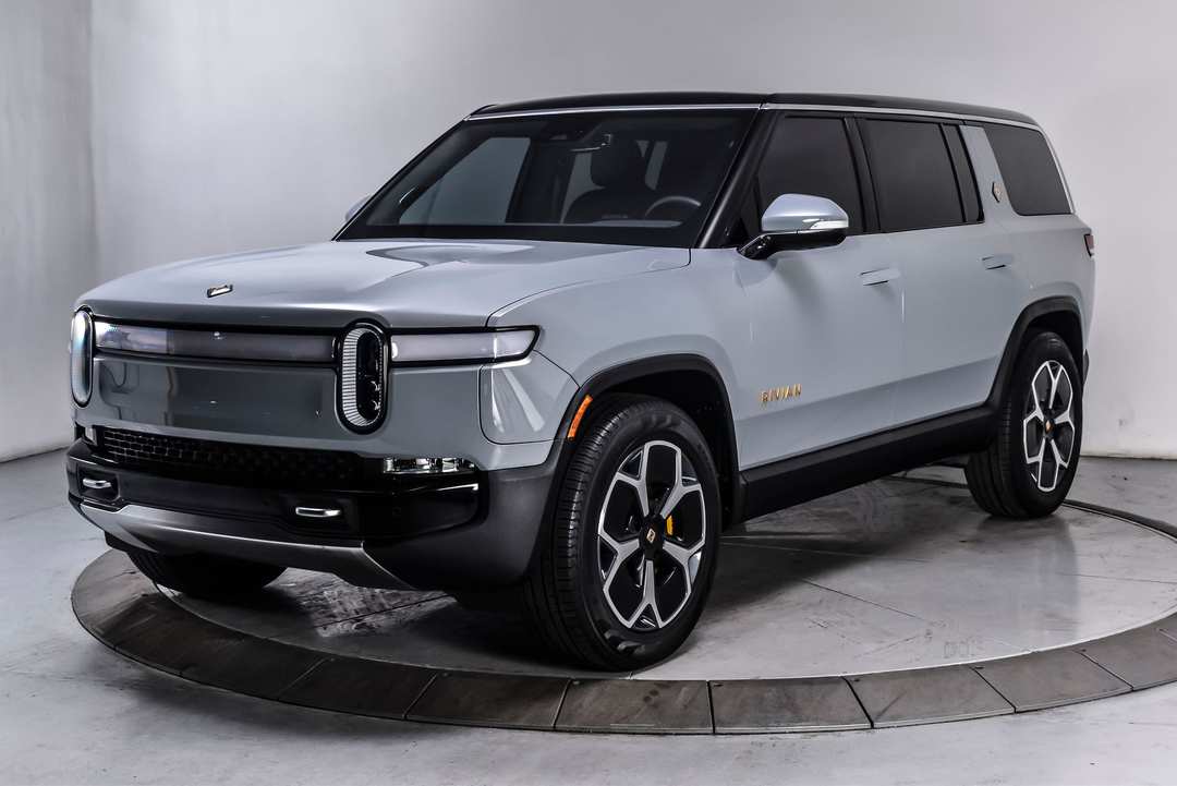 2024 Rivian R1S Adventure - Image 2