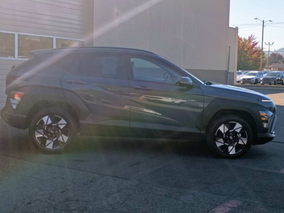 2025 Hyundai Kona SEL - Image 3