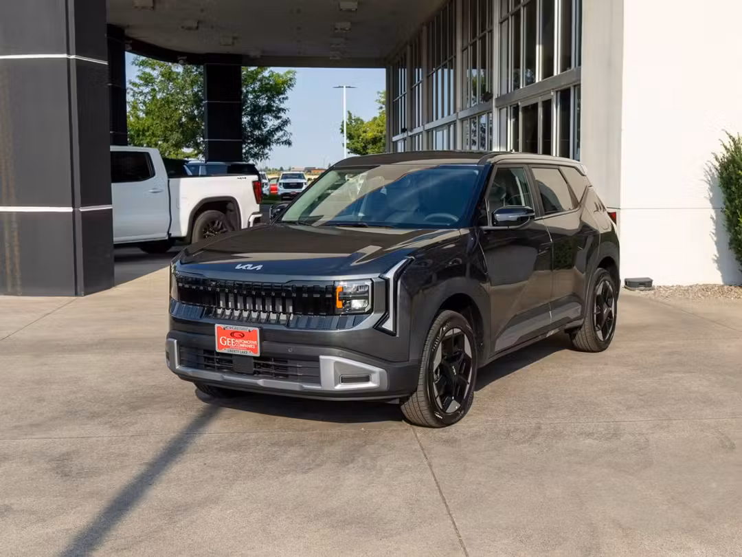 2027 Kia Seltos S - Image 3