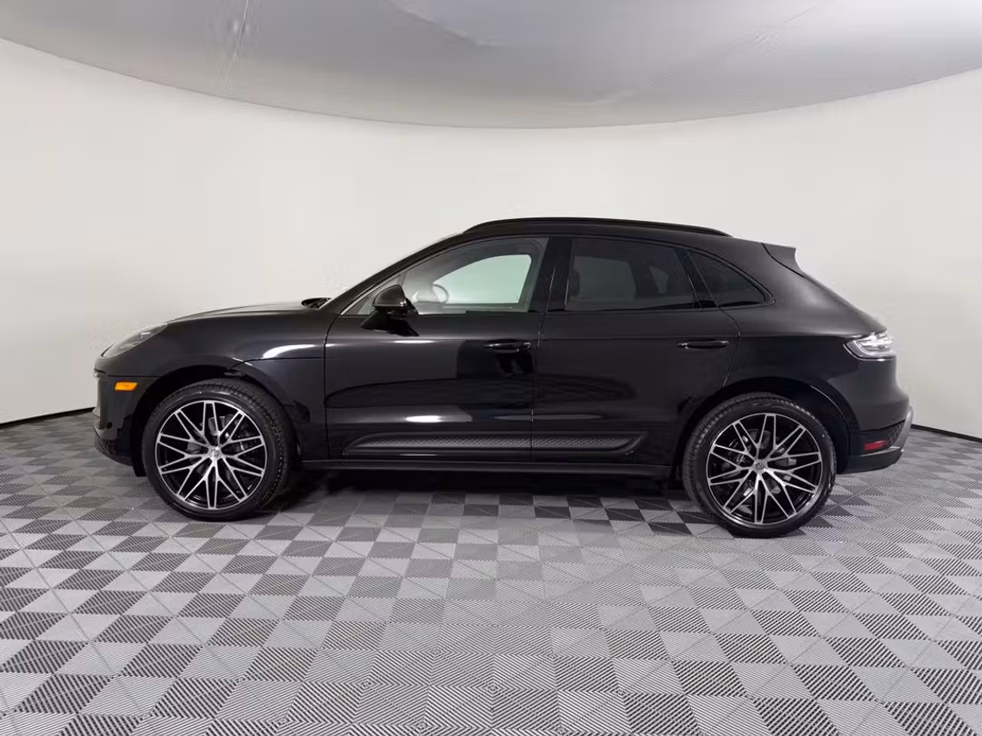2026 Porsche Macan - Image 2