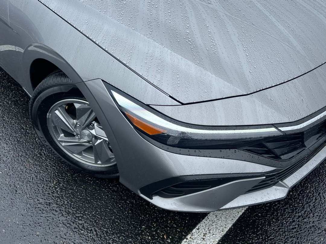 2025 Hyundai Elantra SE - Image 3