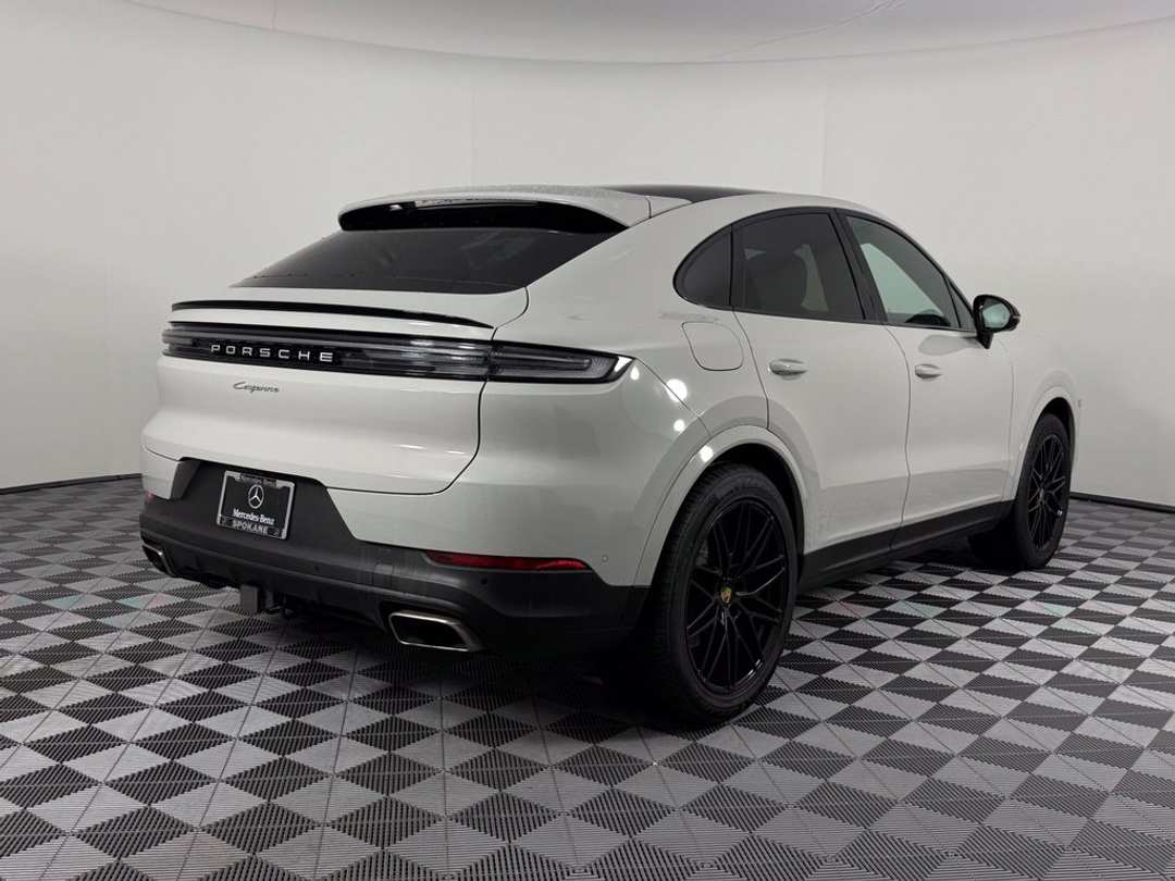 2024 Porsche Cayenne - Image 3