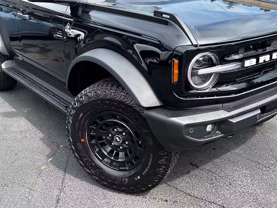 2026 Ford Bronco Outer Banks - Image 2