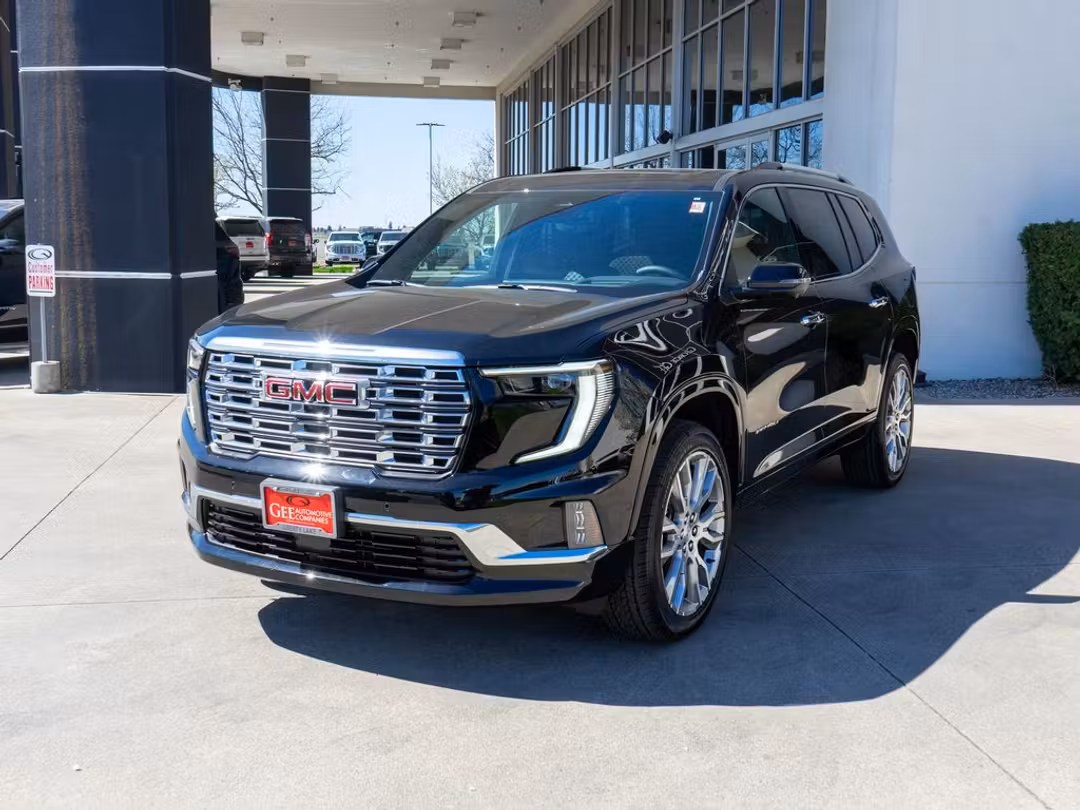 2026 GMC Acadia Denali - Image 3