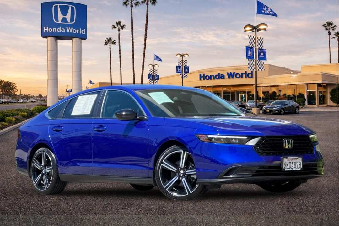 2024 Honda Accord Hybrid Sport - Image 2
