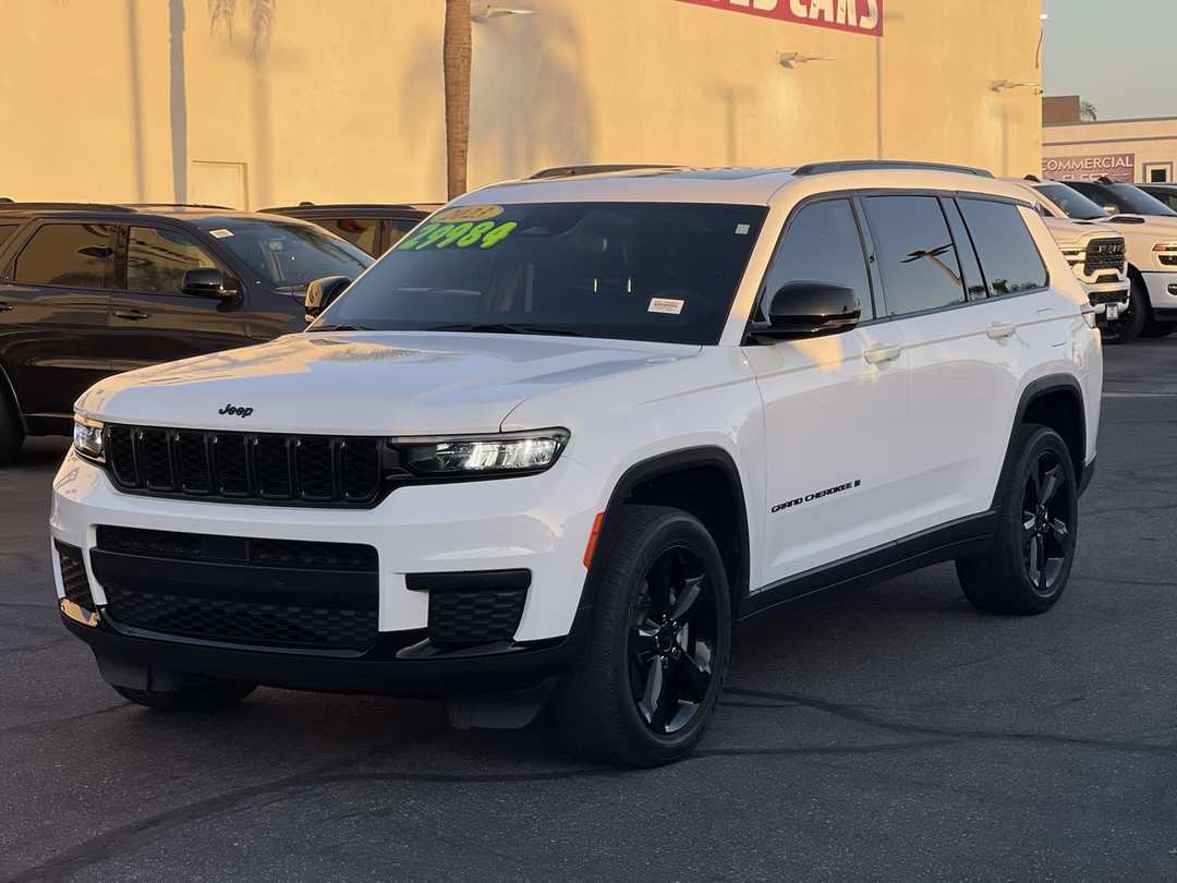 2023 Jeep Grand Cherokee L Altitude - Image 3