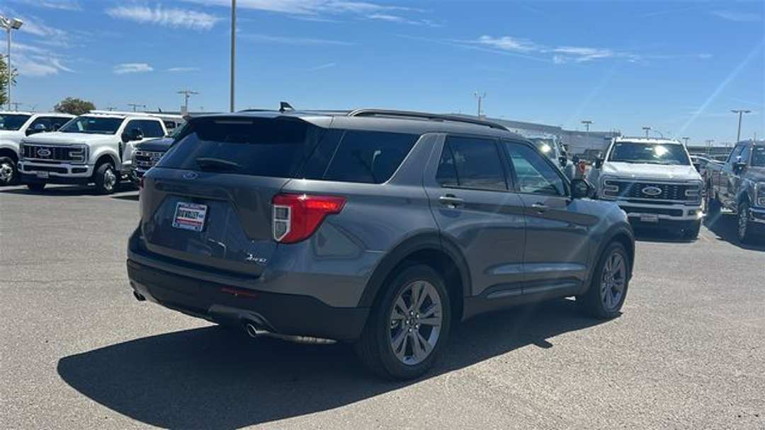 2023 Ford Explorer XLT - Image 3