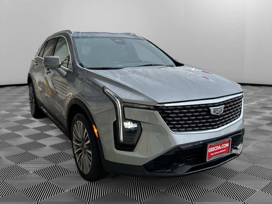 2024 Cadillac Xt4 Premium Luxury - Image 3