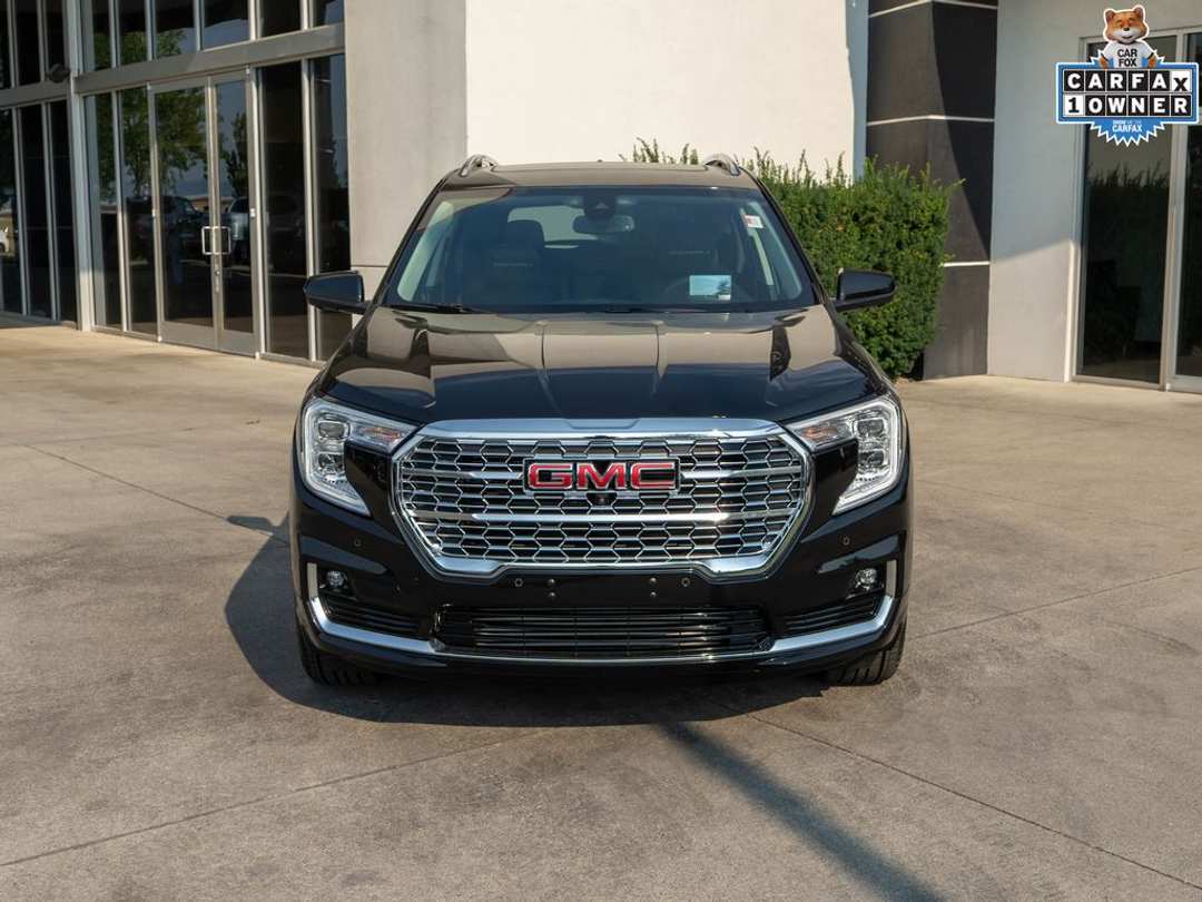 2023 GMC Terrain Denali - Image 2
