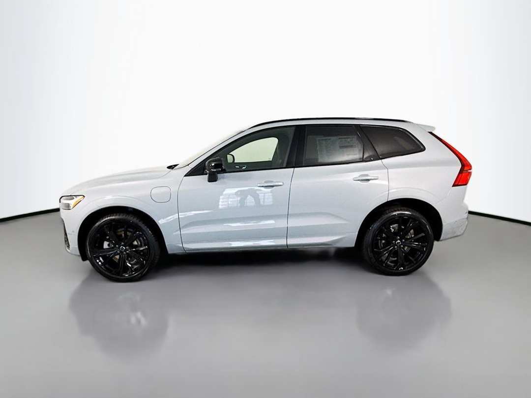 2026 Volvo Xc60 Plug-In Hybrid T8 Ultra Black Edition - Image 2
