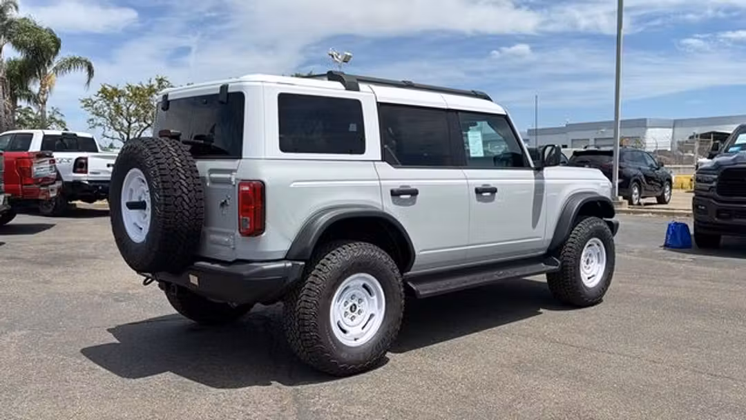 2026 Ford Bronco Heritage Edition - Image 3