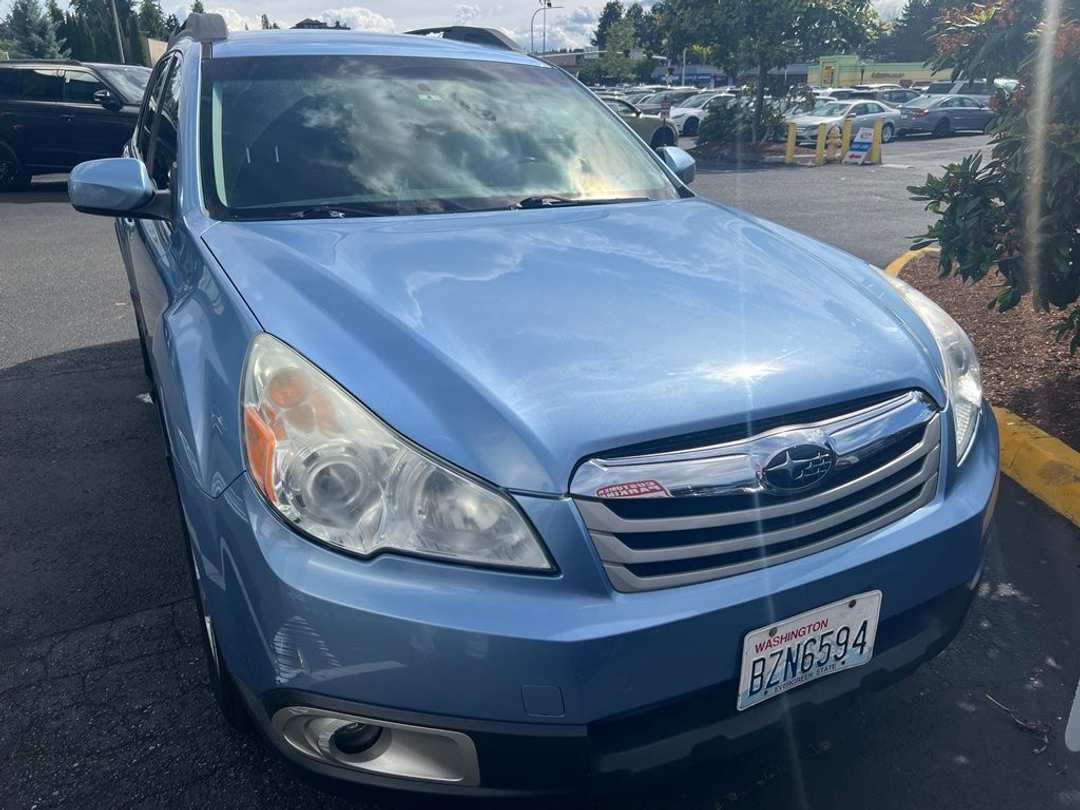 2010 Subaru Outback 2.5i Premium - Image 3