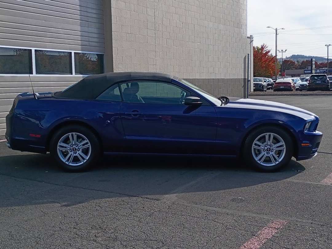 2013 Ford Mustang V6 - Image 3