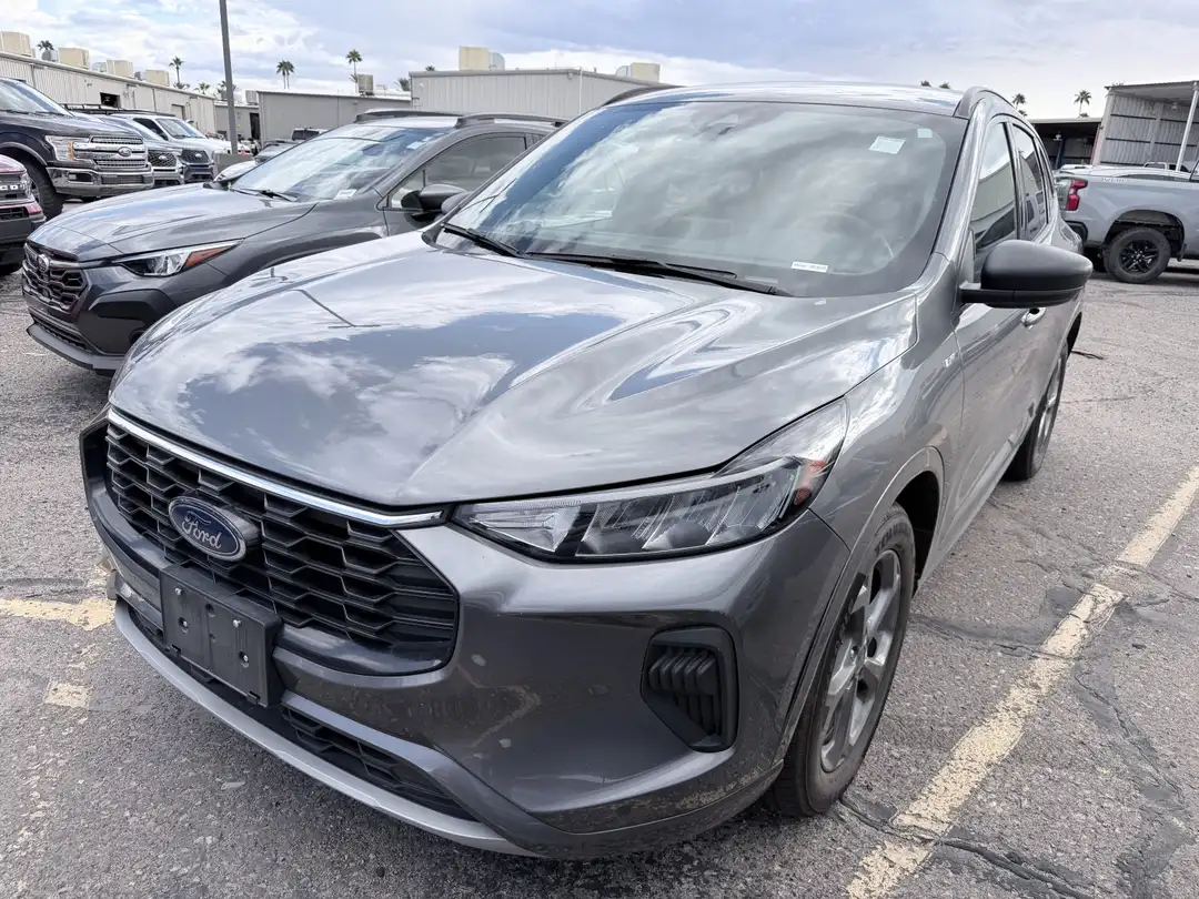 2023 Ford Escape STLine - Image 2