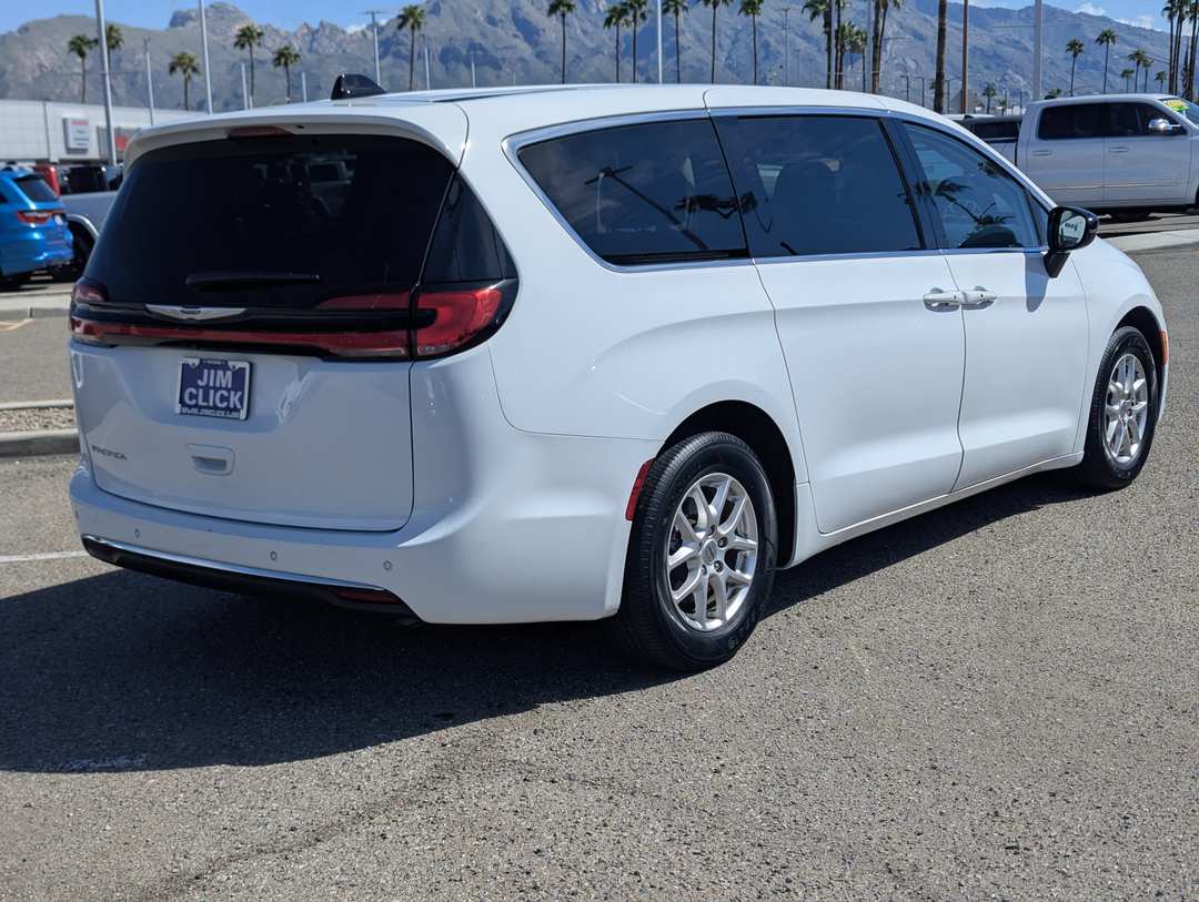 2024 Chrysler Pacifica Touring L - Image 2