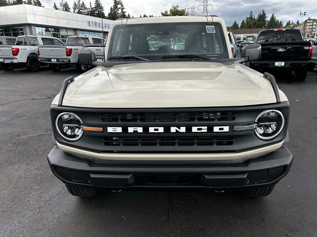 2026 Ford Bronco Base - Image 3
