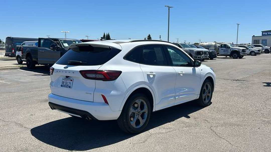 2023 Ford Escape STLine - Image 3