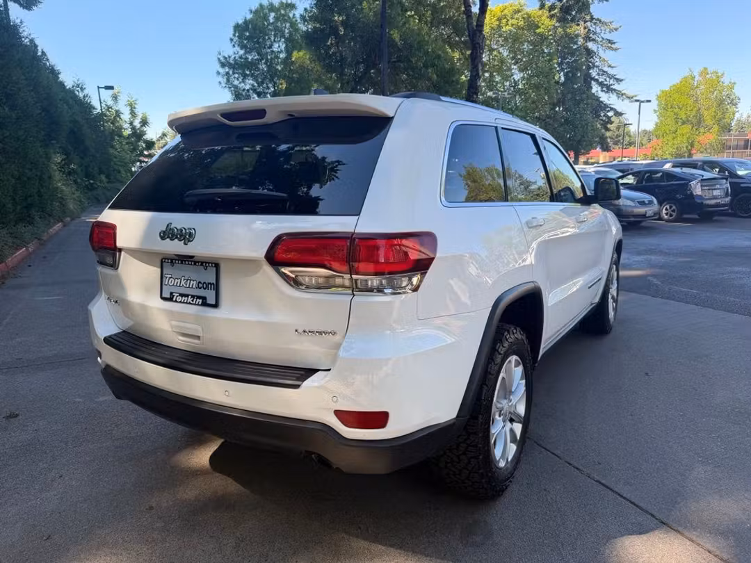 2021 Jeep Grand Cherokee Laredo X - Image 3